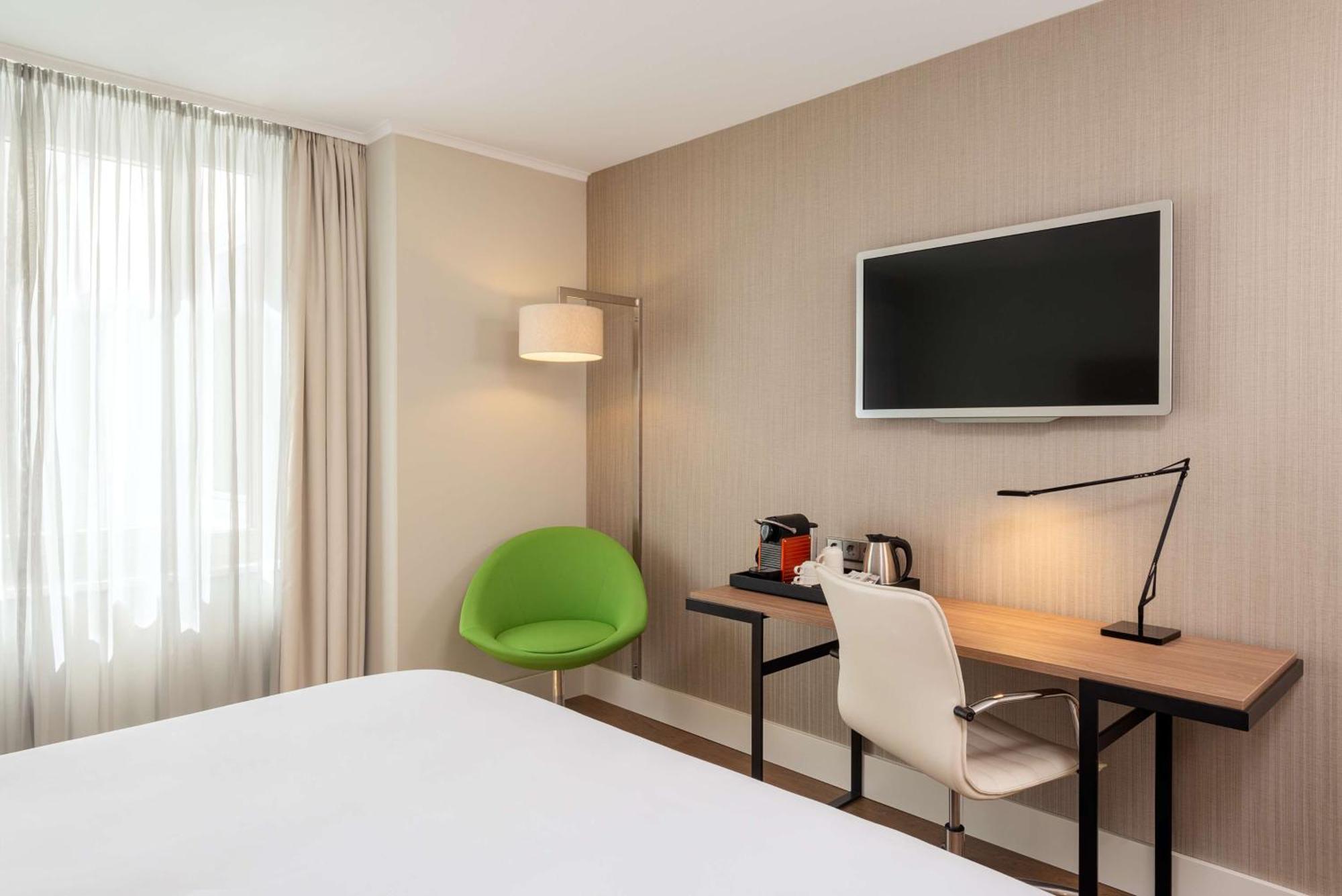 Hotel Nh Collection Berlin Mitte Am Checkpoint Charlie Esterno foto